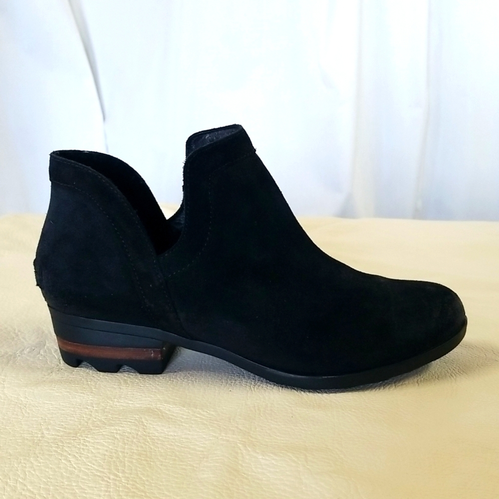 Sorel Lolla cut-out bootie